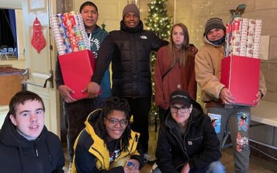 Kindness Club Students Deliver Supplies to the Holiday Project